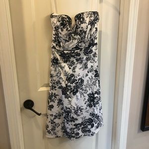 White House Black Market size 8 strapless dress